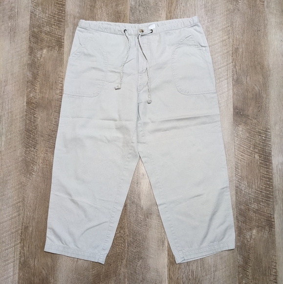 Columbia Light Khaki Cargo Capris Size Medium - Picture 1 of 11